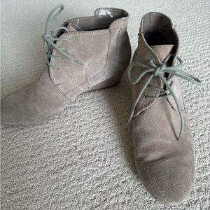 Nine West wedge shoe